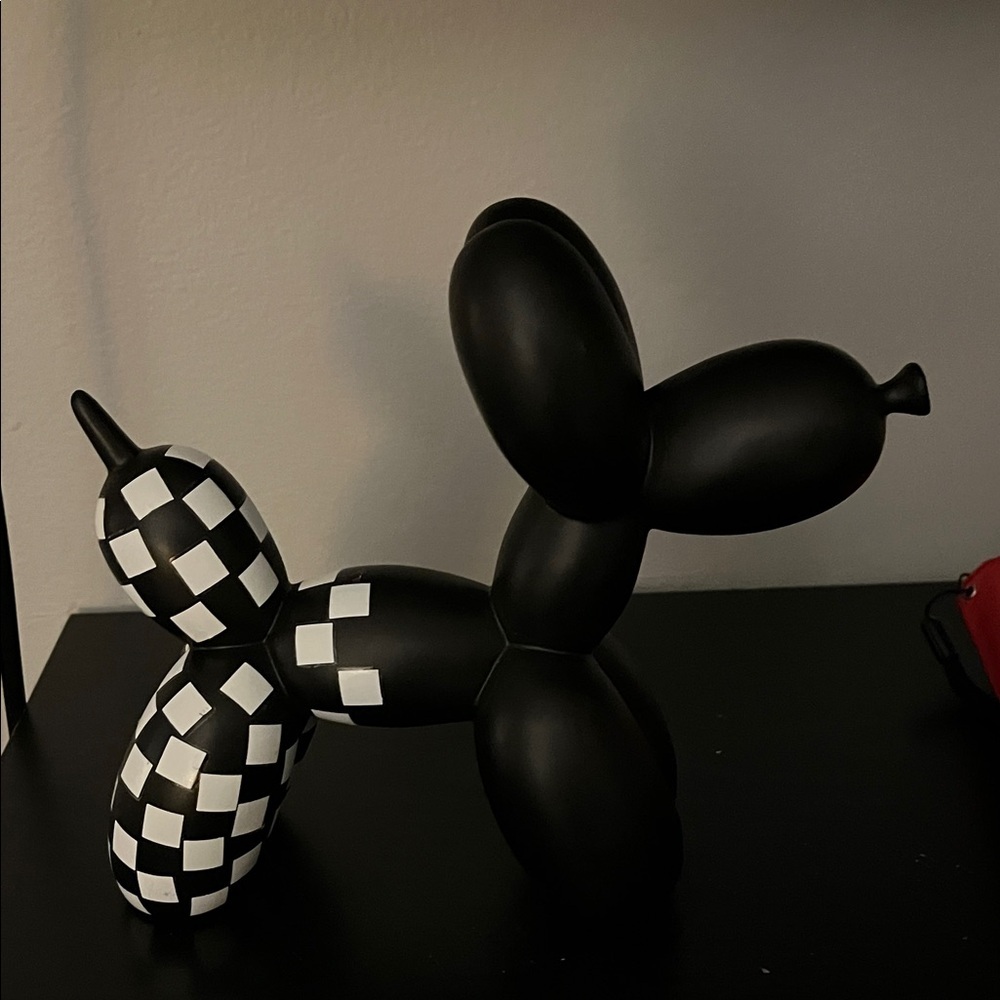 Black and White Balloon Dog Sculpture! A little bit chipped!